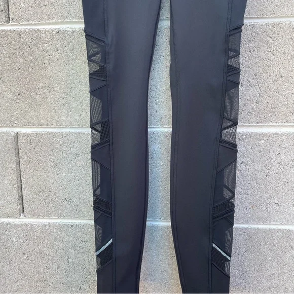 NWT Lululemon Speed Up Mesh Tight